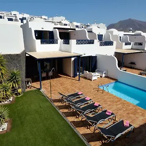 https://villa-yucas.in-canary-islands.com